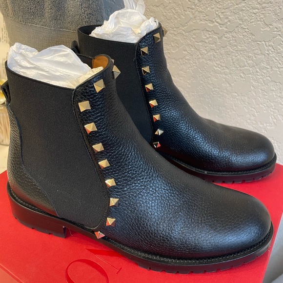 Valentino rockstud Chelsea boot - like new - Picture 2 of 5